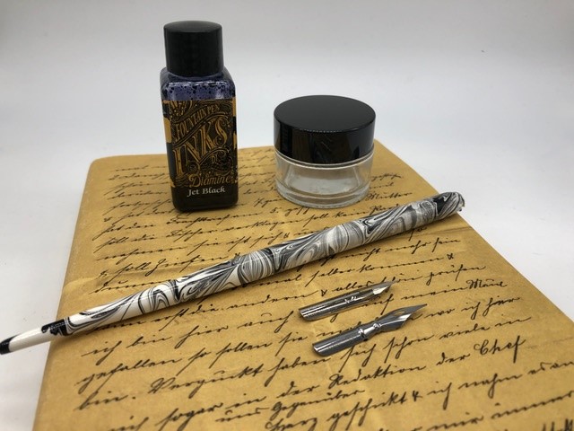 Calligraphy kit includes dip pen, two nibs, pot and ink